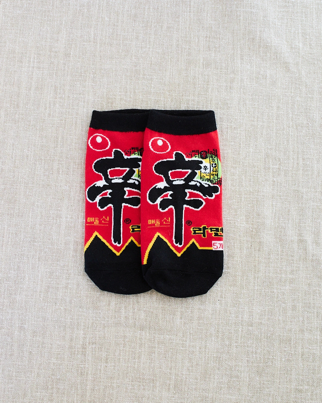 chaussettes courtes ramen rouge